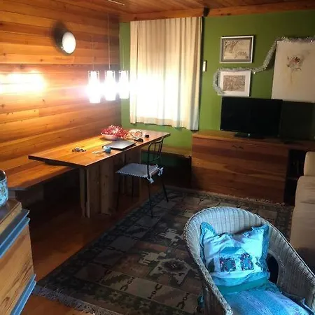Apartment Casa In Centro Storico Stile Chalet Di Montagna